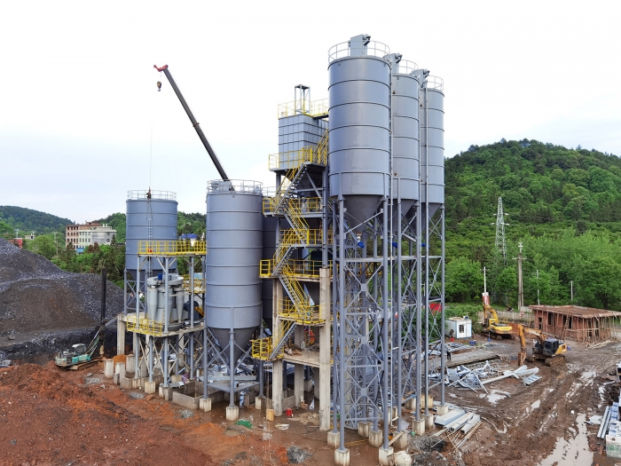 年產40萬噸機制砂+干混砂漿兩位一體生產線建成投產